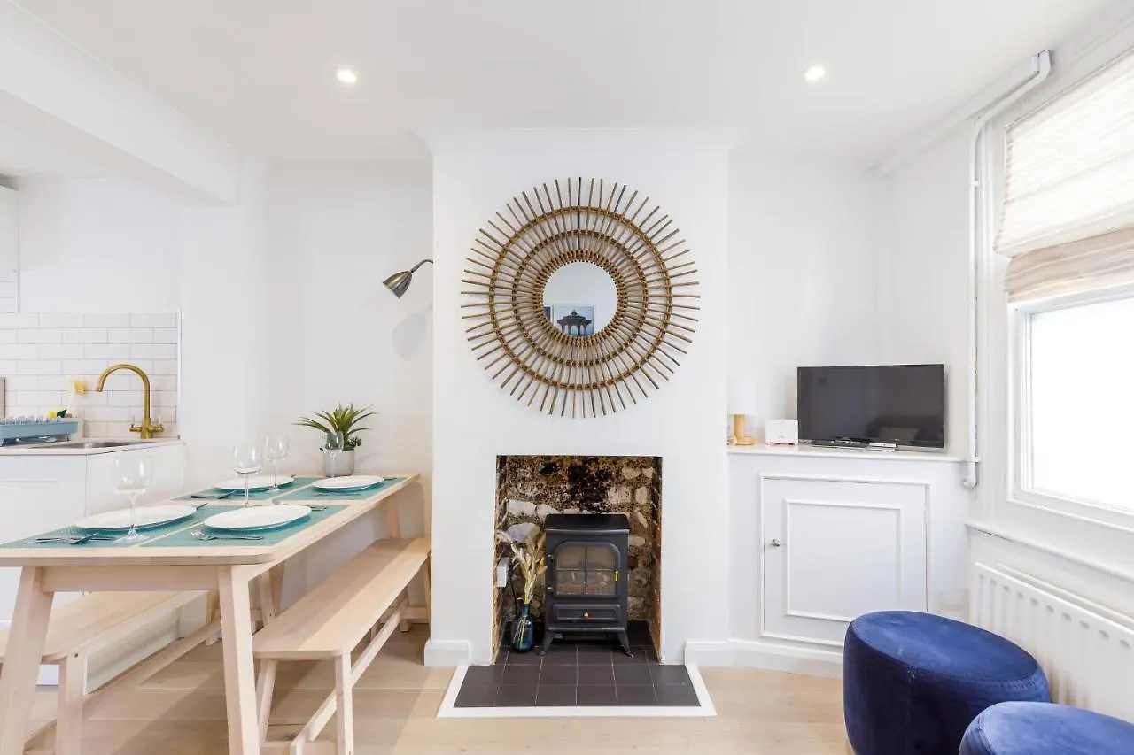 Central Quiet Cottage. Walk To Shops, Bars & Beach Brighton United Kingdom